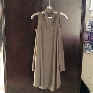 Oddy knee-length open shoulder dress